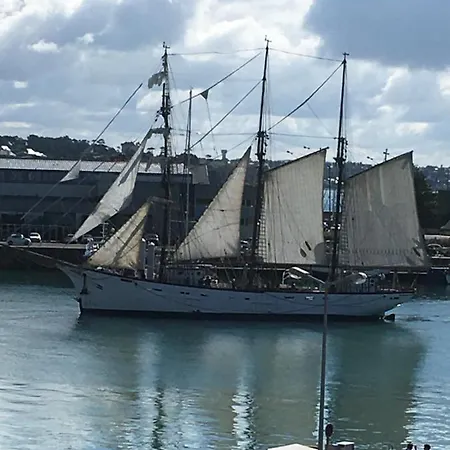 Chausey, Vue Sur Le Port *