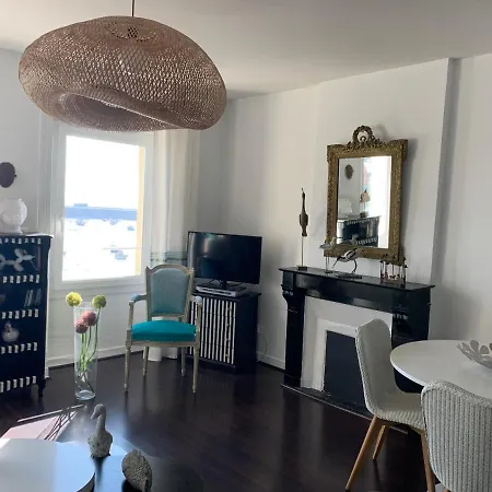 Chausey, Vue Sur Le Port