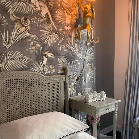 Chausey, Vue Sur Le Port *