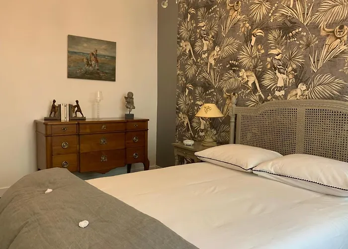 Chausey, Vue Sur Le Port * Granville