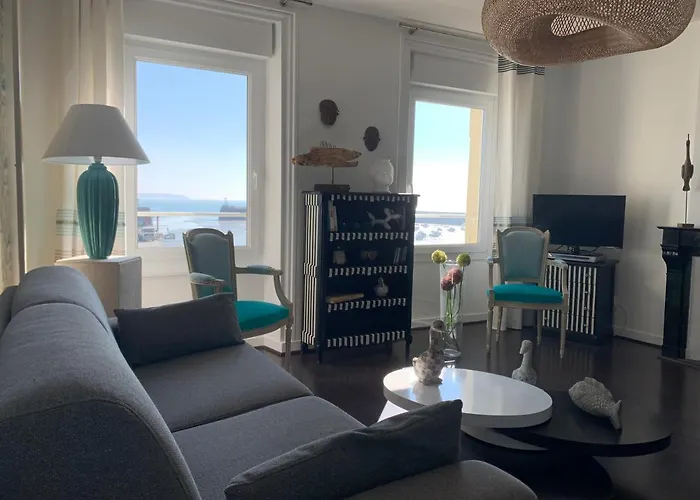 Chausey, Vue Sur Le Port *