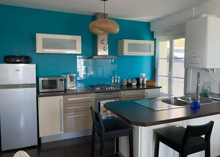 Chausey, Vue Sur Le Port *