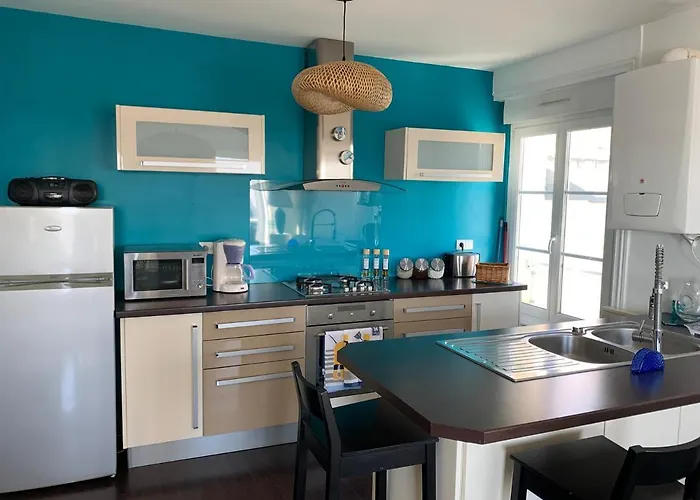 Chausey, Vue Sur Le Port