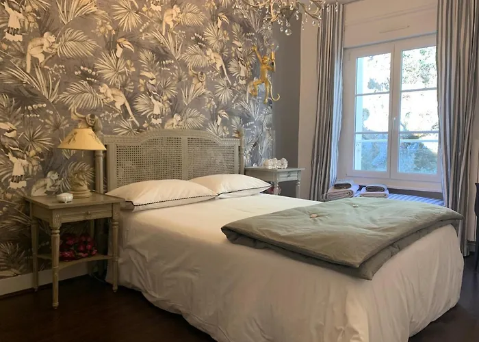 Chausey, Vue Sur Le Port