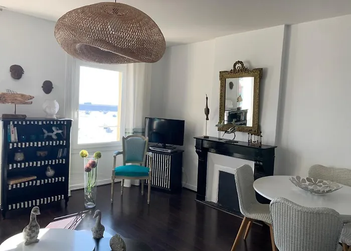 Chausey, Vue Sur Le Port