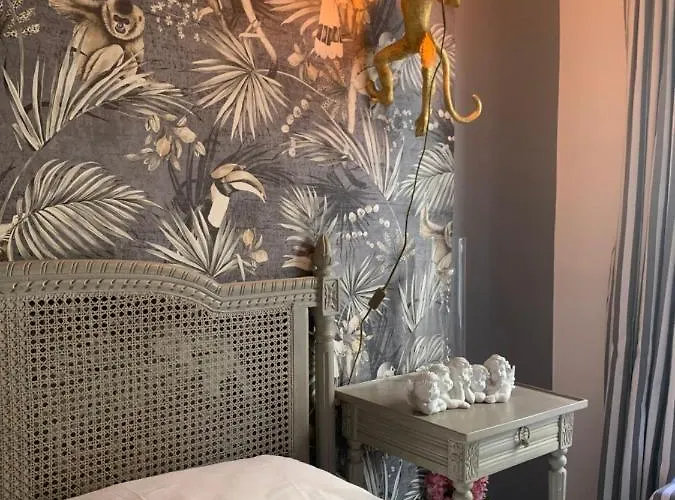 Chausey, Vue Sur Le Port *